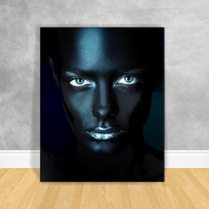 Quadro-Impressao-em-Vidro---Black-Woman-Olhos-Azuis