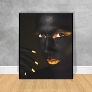 Quadro-Decorativo-Black-Woman-Unhas-e-Boca-Gold